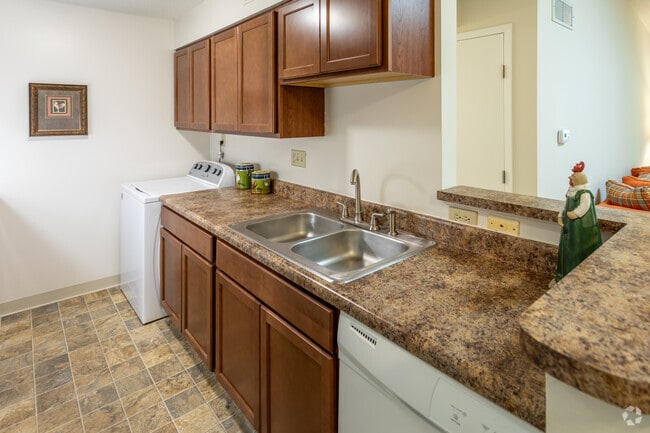 2BR, 2BA - 980 SF - Brandychase Apartments