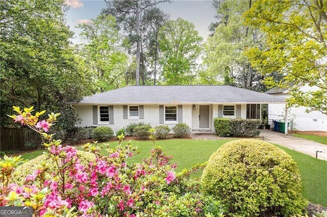 Photo - 1295 Lindenwood Ln NE