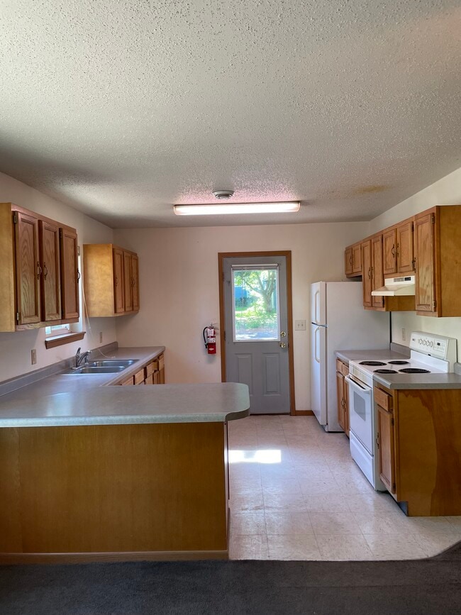Photo - 1708 6th St E