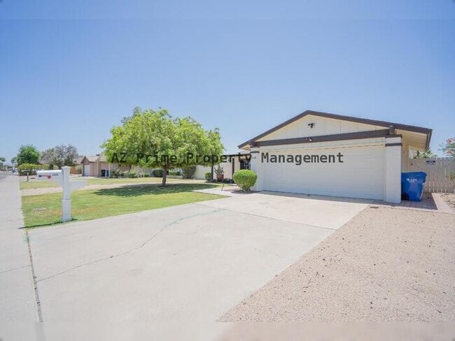 Photo - 2429 E Dahlia Dr House