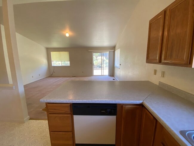 Photo - 1001 Sunburst Dr