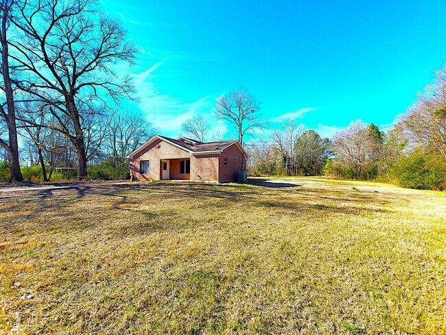 Photo - Welcome to this charming 2 bedroom, 2 bathroom home in Henderson, Texas!