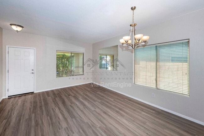 Photo - 618 E Payton Cir