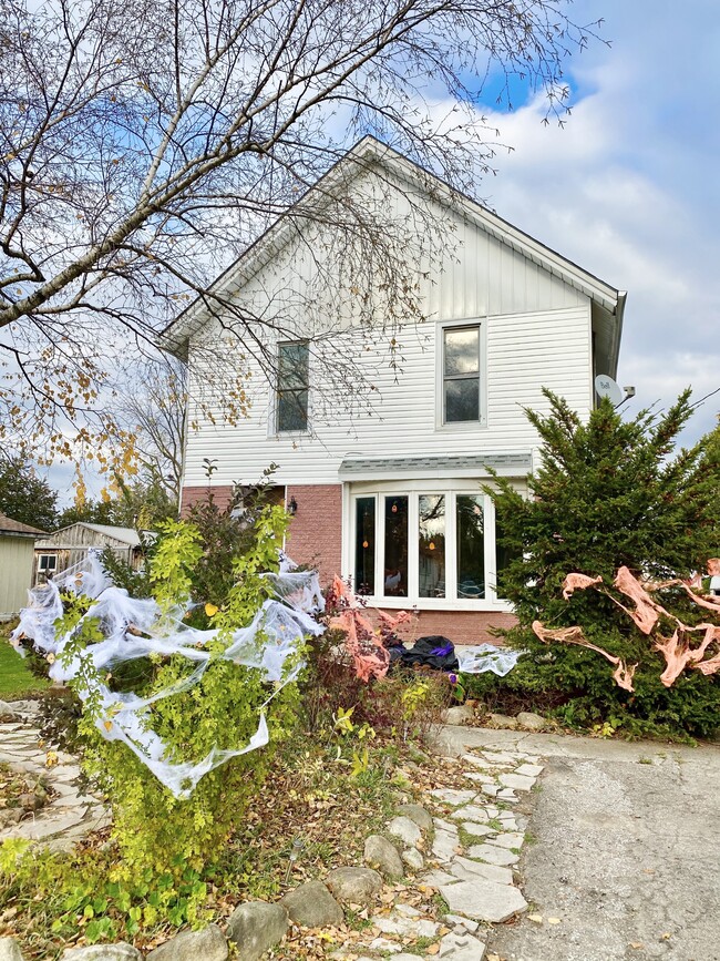 Building Photo - 67 Taylor Ave Unit UPPER