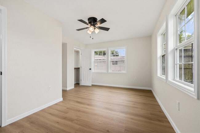 Building Photo - 1127 Harris Way