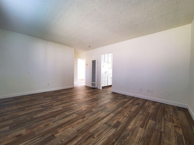 Building Photo - Rosewood Villas: 2 Bedrooms, 1 Bathroom - ... Unit 1041-H Rental