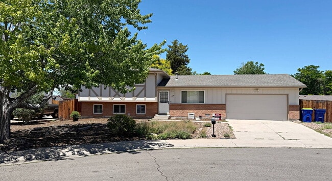 Building Photo - Freshly Painted Tri-Level Home with Large Backyard