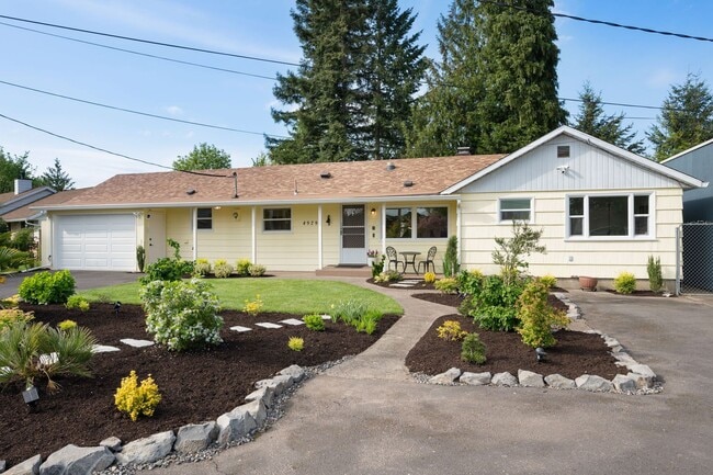 Building Photo - Immaculate and Updated Throughout- Quiet d... Rental