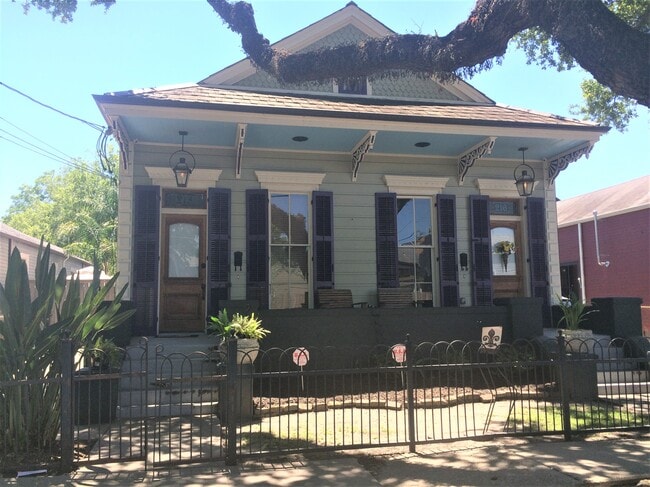 Photo - 218 N Alexander St