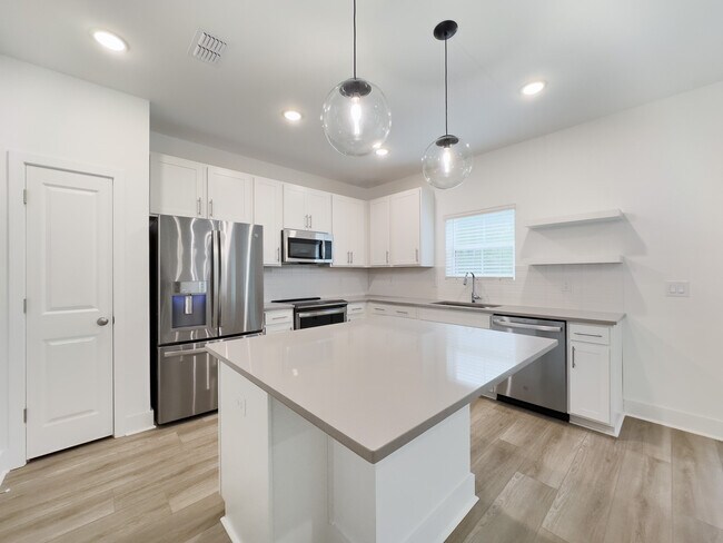 Photo - 126 Kingswood Cir