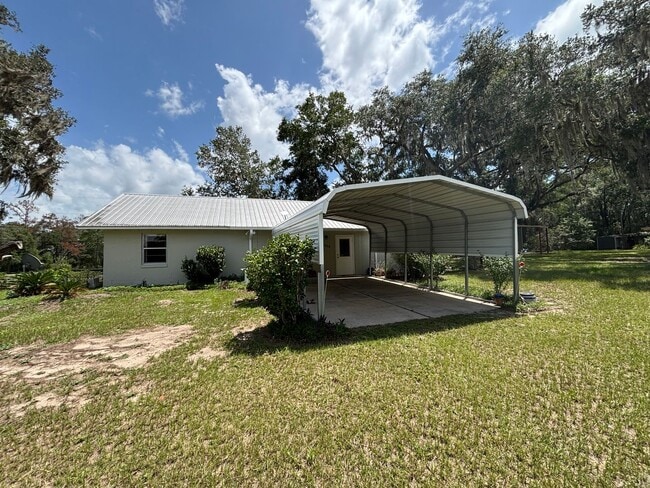 Building Photo - Large 2/2 in the country - No carpet