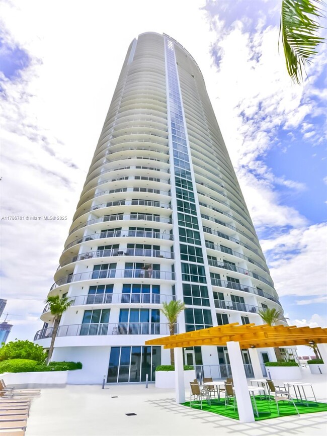 Building Photo - 1750 N Bayshore Dr Unit 1211 Rental