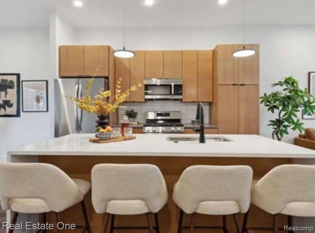 Photo - 1547 Pallister St Unidad 11