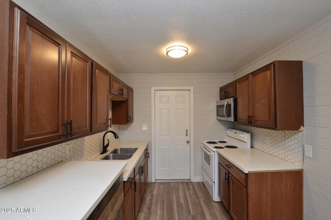 6044 N 21st Ave Unit 2