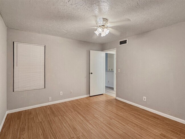 Photo - 2021 Spenwick Dr Unidad 227