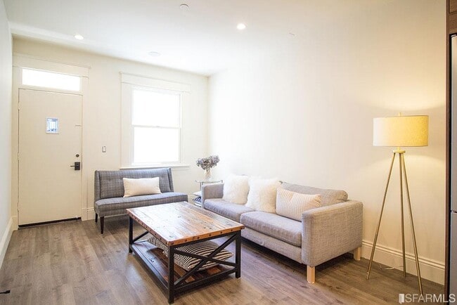 Photo - 648 Lombard St
