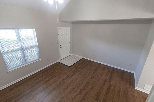 Photo - 212-214 Nikki Way Unit 214