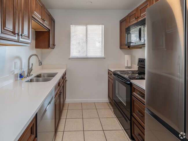2BR, 1.5BA-940SF-Kitchen