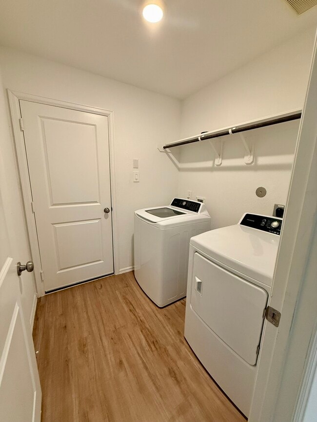 Photo - 963 Oak Mist Ln