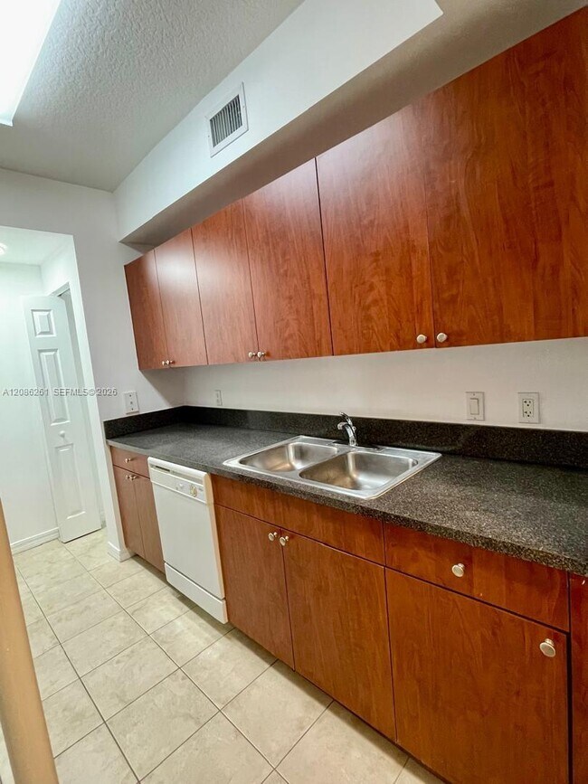 Photo - 115 SW 11th St Unit 704