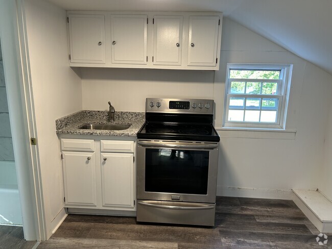 Building Photo - 119 Pleasant St Rental
