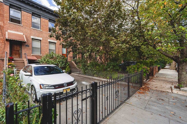 Building Photo - 276 4th St Unit 2