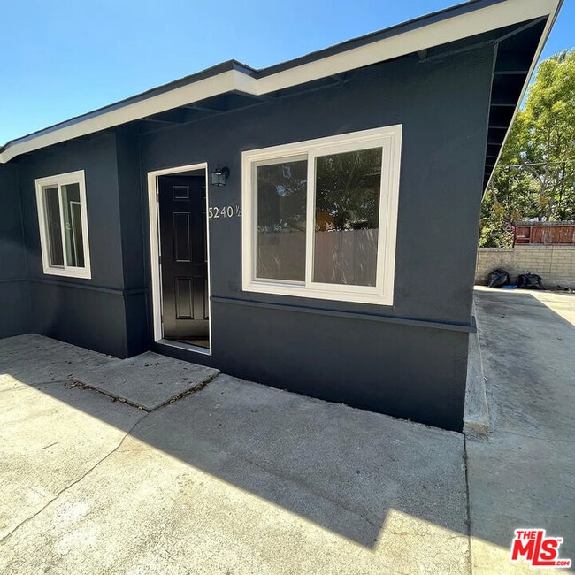 Building Photo - 5240 1/2 Navarro St Rental