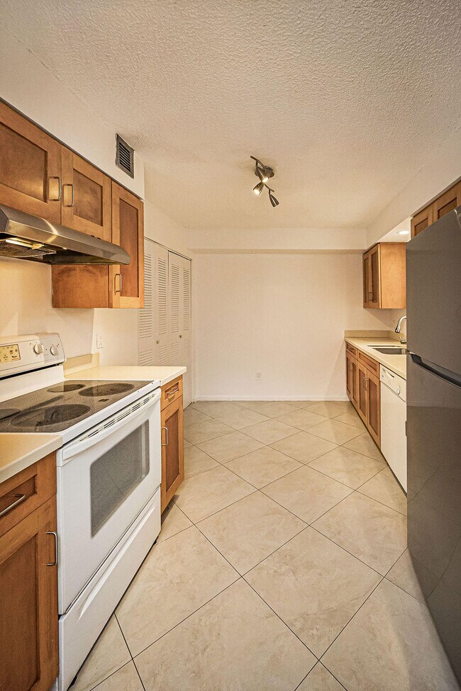 Photo - 1915 Lavers Cir Unidad E206