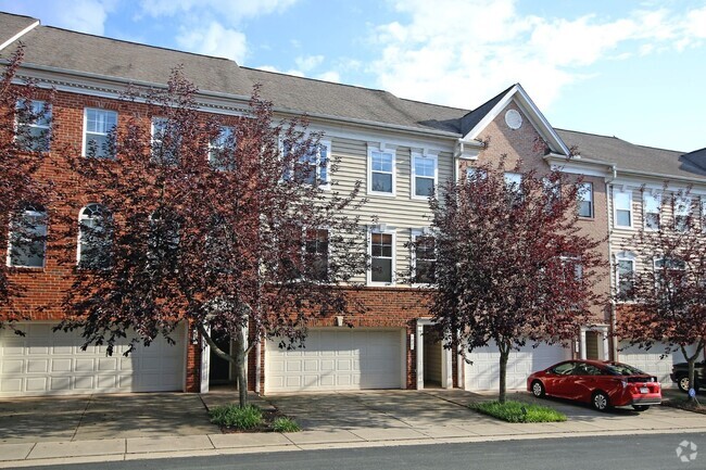 Building Photo - Spacious Glenwood Station Townhouse