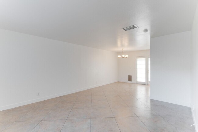 Photo - SPACIOUS 3BEDROOM TOWNHOUSE IN 89103 * COMING SOON *