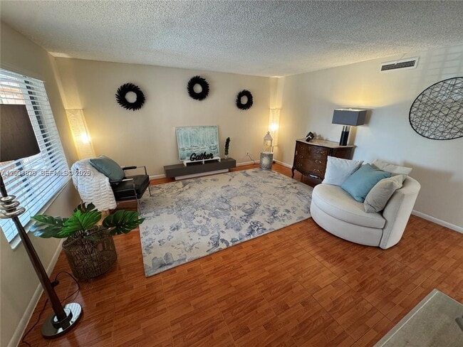 Photo - 6900 SW 39th St Unidad 206J