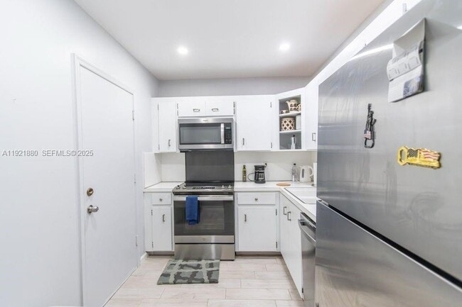 Photo - 5840 NE 22nd Way Unidad 728