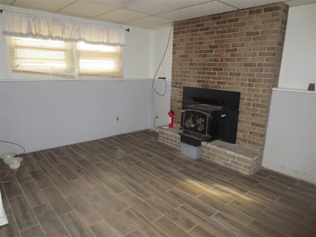 Photo - 823 Jennifer Ln