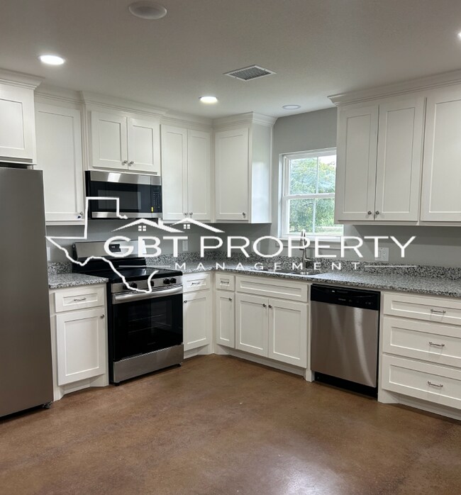 Photo - 389 E Burleson Ave