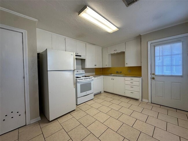 Photo - 110 E Dale St