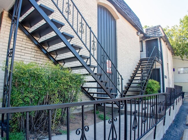 Photo - 924 E Dean Keeton St