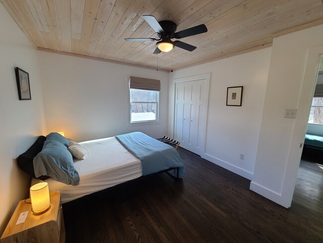 Bedroom 1 (Queen) - 34 Hillside St