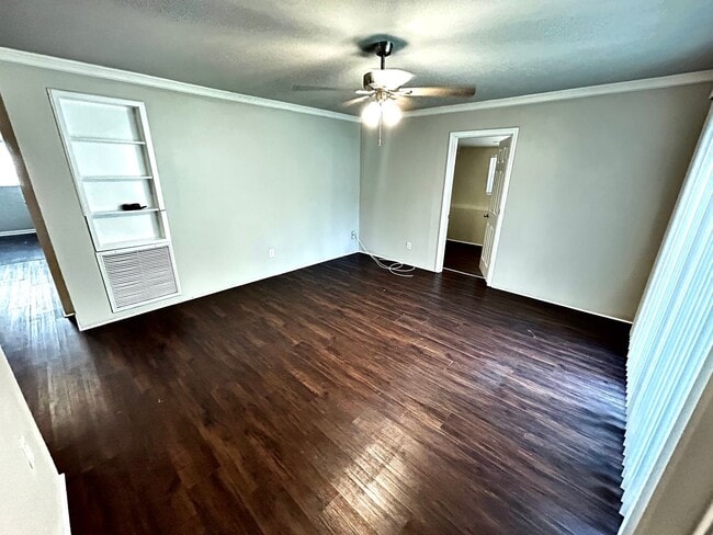 Photo - Beautiful 4 Bed, 2 Bath Home with Fenced i...
