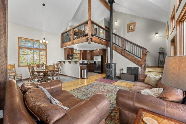 Photo - 320 Valley View Dr