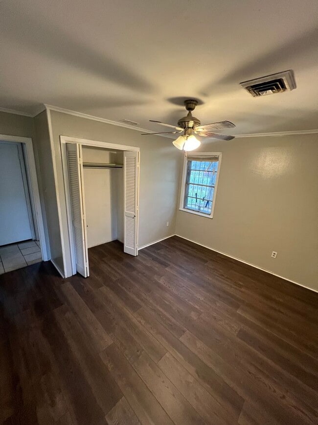 Photo - Clean 2 bedroom on  large corner lot!!