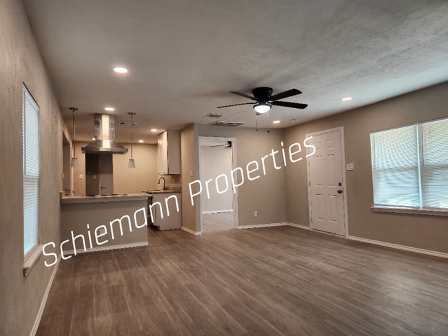 Photo - 202 N Getzendaner St