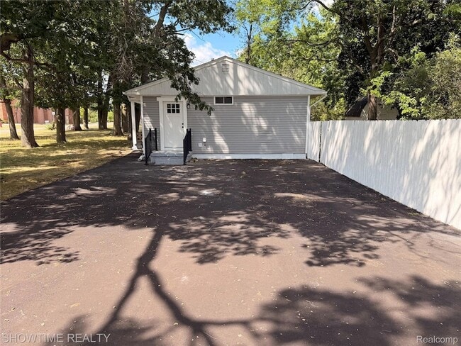 Photo - 3061 Culbertson Ave
