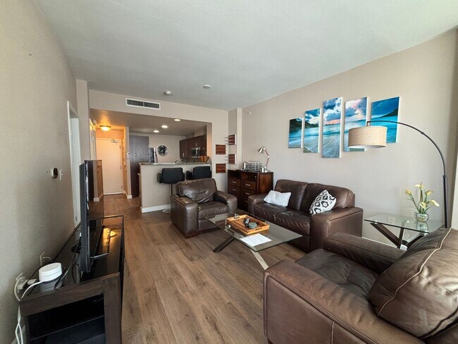 Photo - Modern Downtown Condo with Balcony, Pool, ...