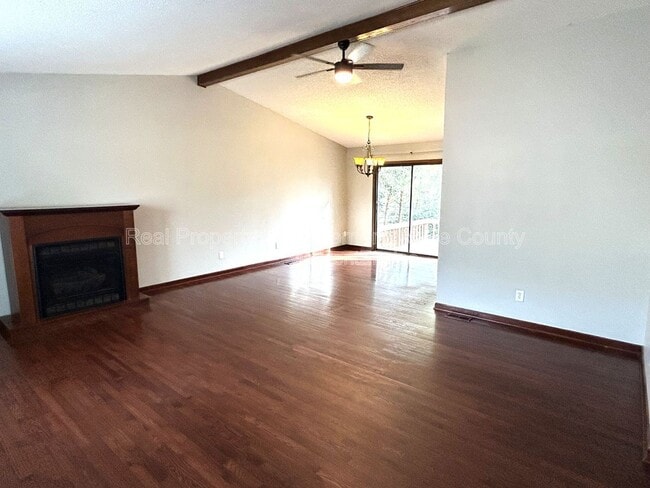 Photo - 207 Trillingham Ln