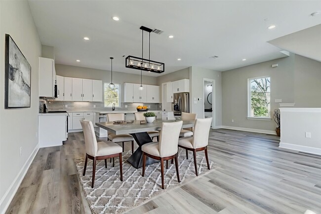 Photo - 2202 Melody Ln