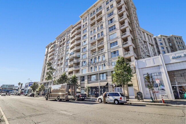 Photo - 140 S Van Ness Ave Unidad 946