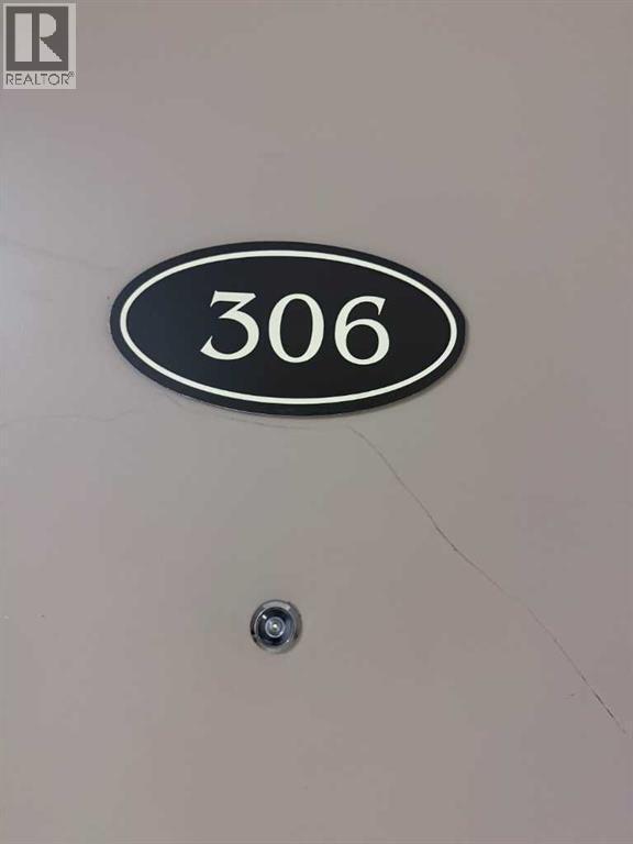 Photo - 6608-6642 42 St
