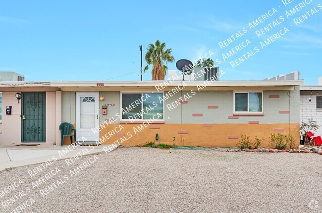 Building Photo - Adorable 2 bedroom Town Home with Bonus Room