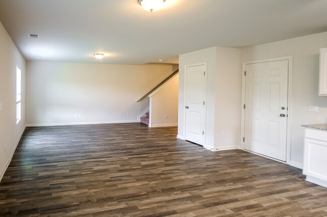 Photo - 866 Nursery Rdg Dr