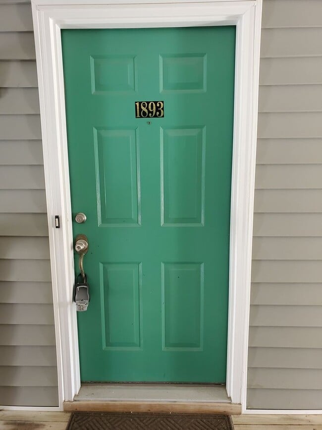 Building Photo - Chesterfield Station